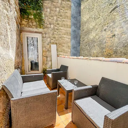 Terrasse Cosy Et Sejour Lumineux Saintes